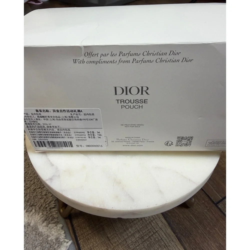 Dior Parfums White Velvet Cosmetic‎ Pouch Gold Embroidered Logo Makeup Bag Boxed
